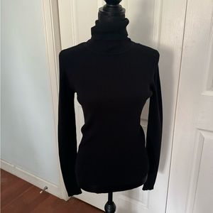 GAP - Black Turtleneck